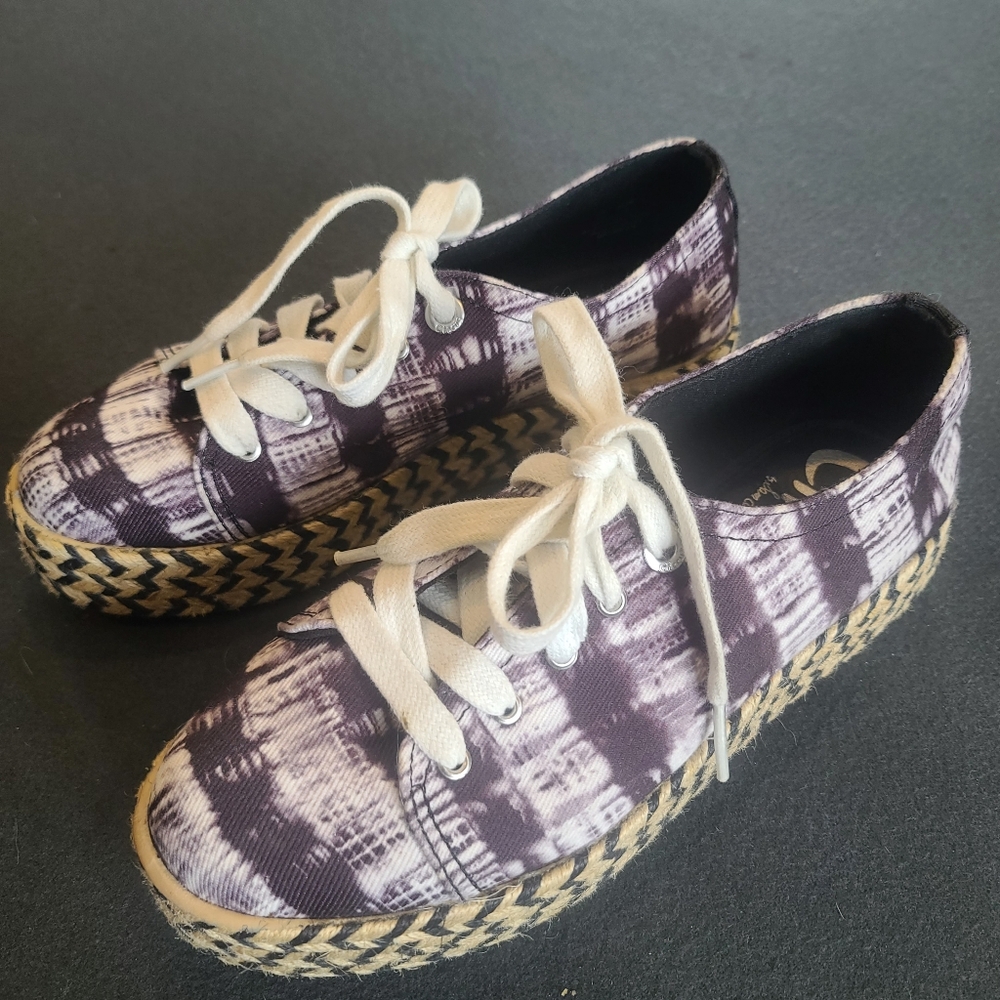 Like New. Circus black and White Platform Shoes, Lace Up Espadrilles sz 8